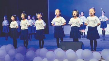 从高山村小到城镇学校，四川省凉山彝族自治州组建了60多个合唱团—— 大凉山里动人的歌声（艺近人和）