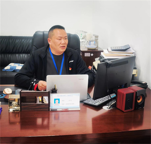 郑柱校长做线上讲话.jpg