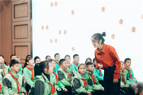 迎春小学胡雪莲老师.jpg