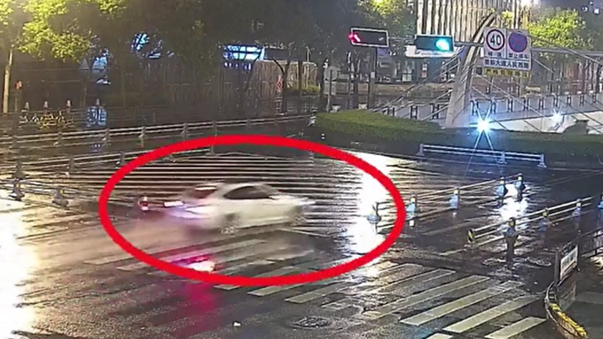 视频 | 成都一男子驾照吊销还逃逸，拘！