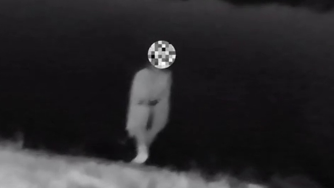 视频 | 花季少女情绪低落跳河轻生 民警奋不顾身跳入冰冷湖水救人