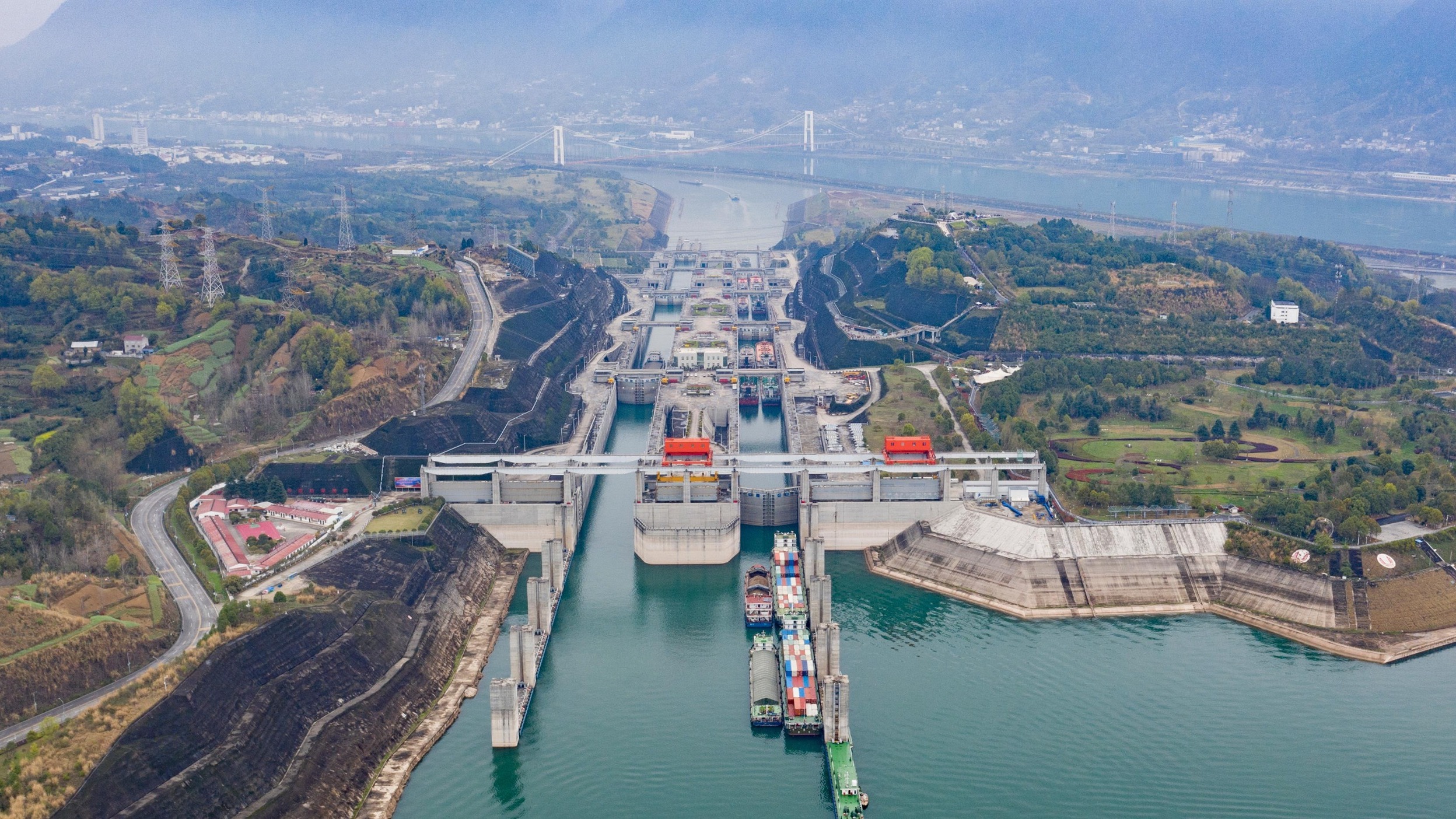 前10月我国造船完工量同比增长12% 占世界市场份额49.7%