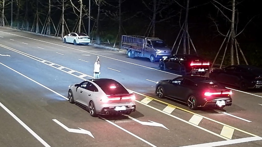 聚众“飙车炸街”，5人被拘！