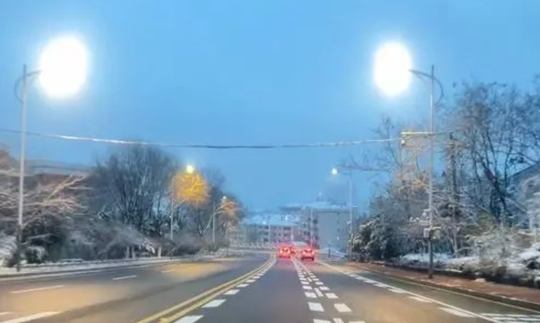 大范围雨雪降温仍持续 多地学生居家学习