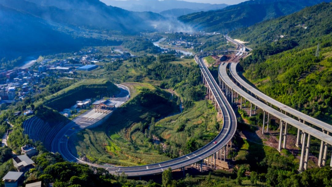 11个高速项目同日开通 四川高速公路通车里程突破9800公里