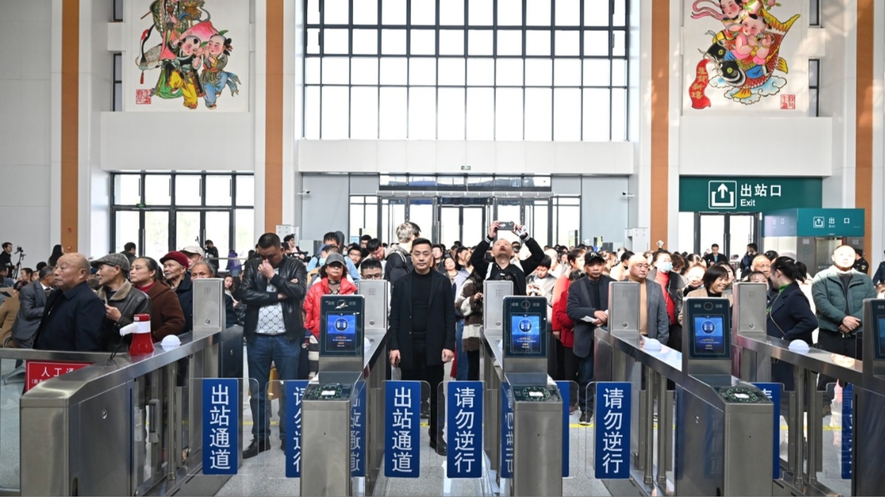 元旦假期首日 全国铁路将迎来客流最高峰