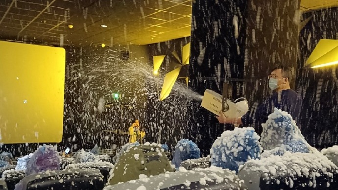 “张万森，雪崩了！”​《一闪一闪亮星星》电影“下雪场”翻车