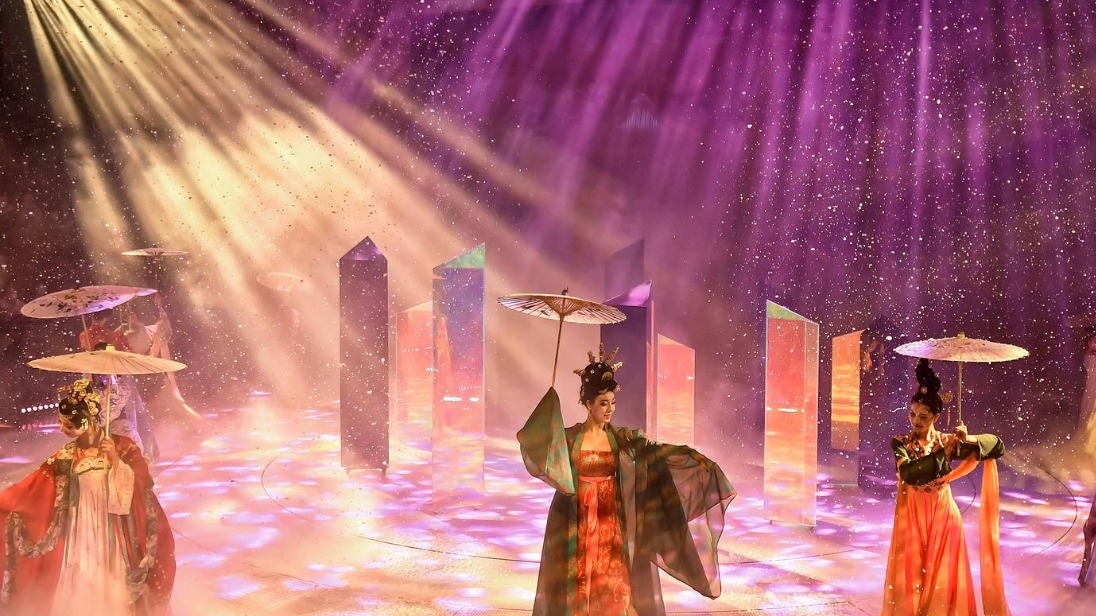 大运、科幻和“花花”…2023，成都“三城三都”的万千气象