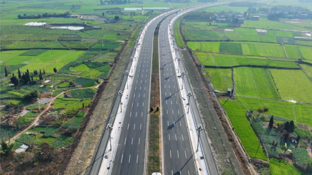 畅跑 “免费高速”即将到来！记者现场体验天府大道北延线项目的速度与激情