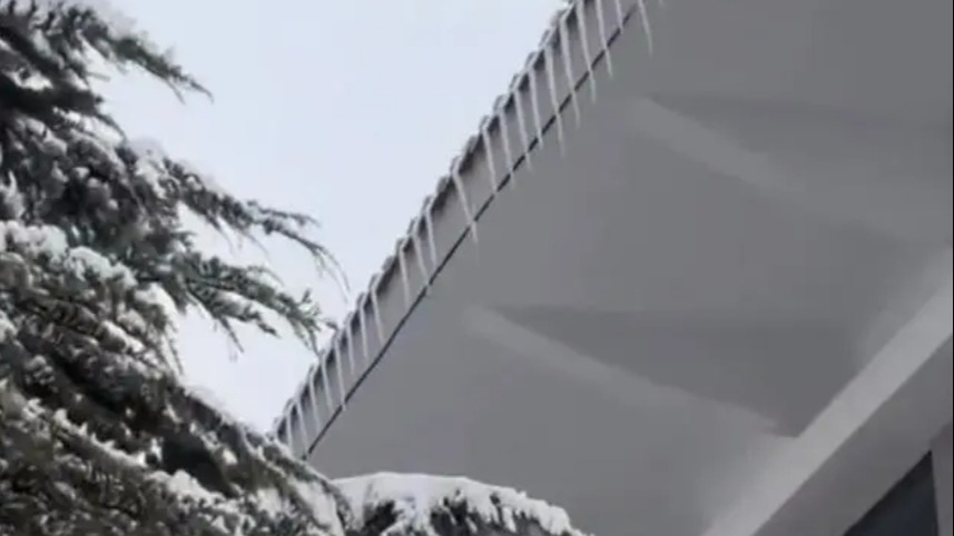 “尔滨”火出圈！到北方旅游一定要注意：谨防冰锥伤人！