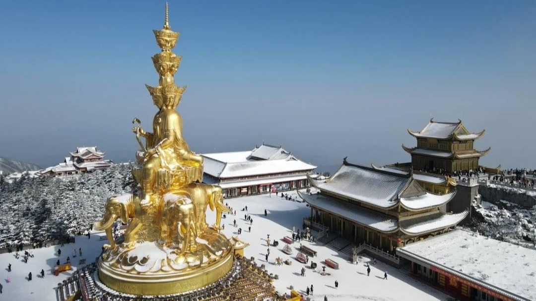 热门景点“人从众”、花式“宠游客” 四川温泉冰雪游带火冬季旅游市场