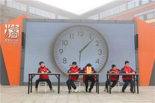 学生表演情景剧照片2.jpg