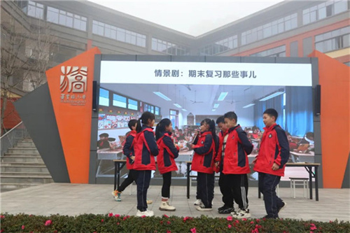 学生表演情景剧照片4.jpg