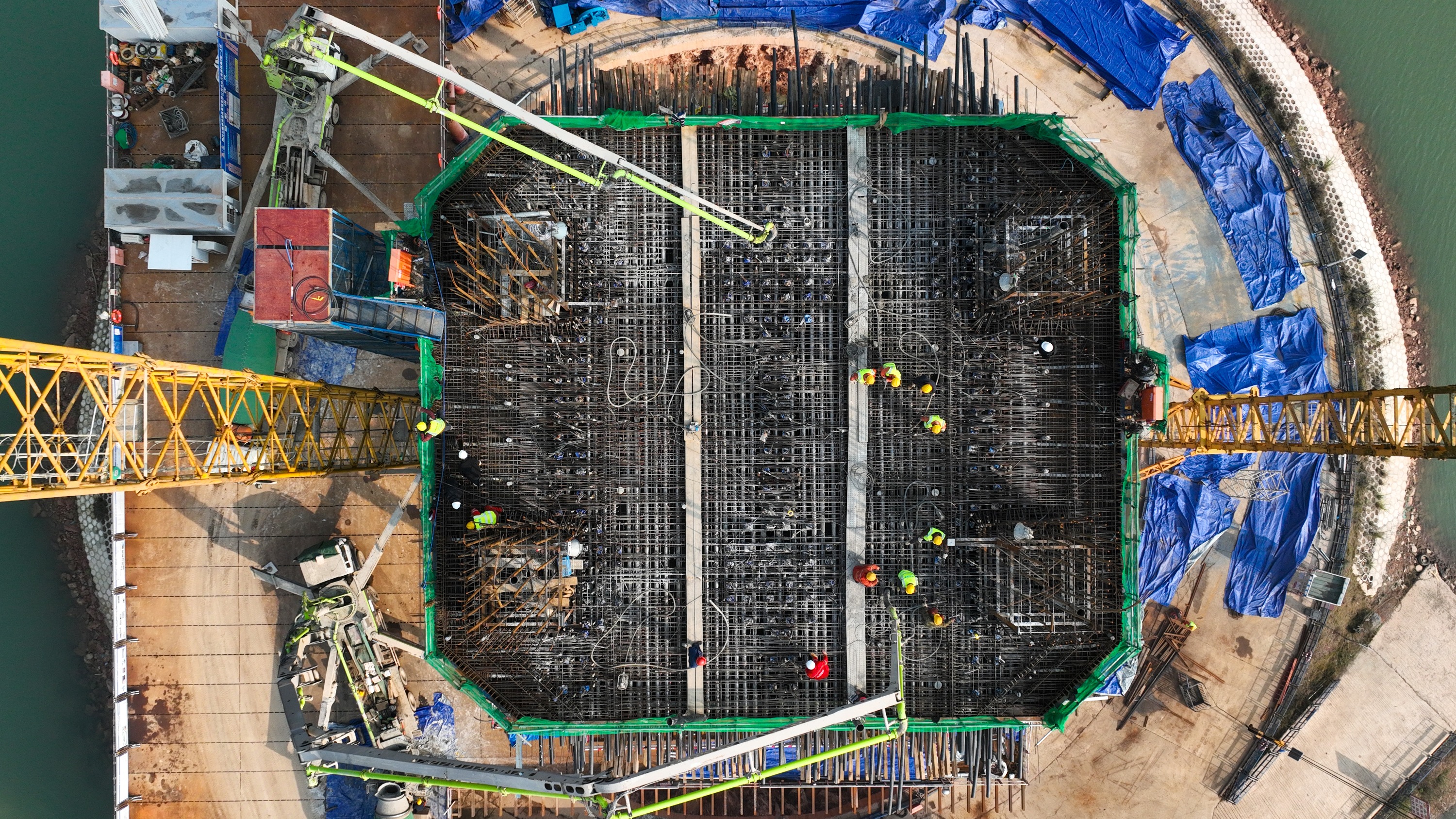 跨度居同类桥梁世界之最！成达万高铁嘉陵江特大桥零号块浇筑完成