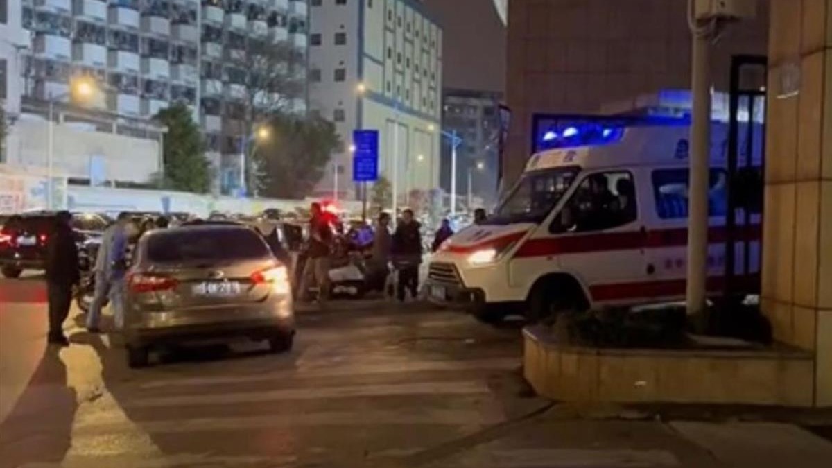 救护车被挡致患者延误治疗死亡？违停者必须付出代价！