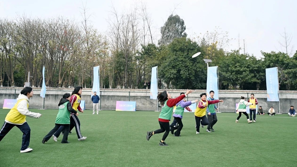 视频｜成都世运会举行首场“友谊赛” 国际世界运动会协会主席与市民“同场竞技”
