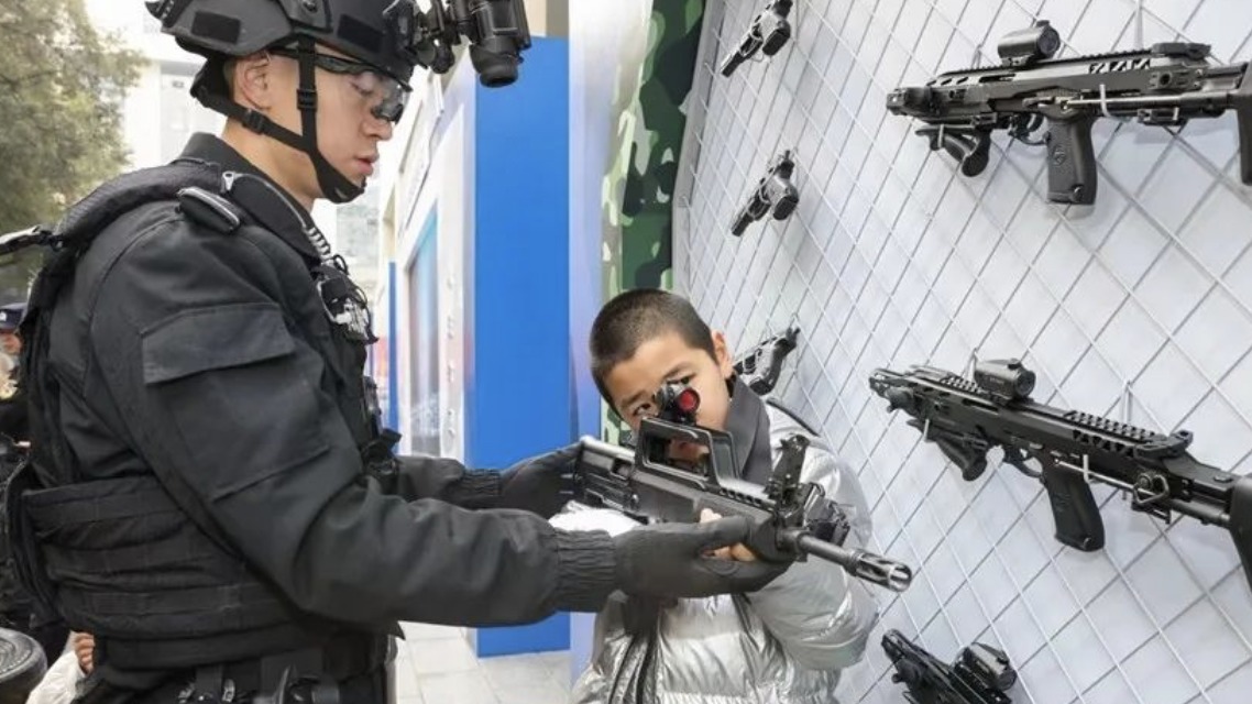 视频｜成都公安警营开放日举行，市民零距离感受别样“警”彩