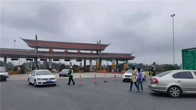 缓解早晚高峰交通拥堵 成都禁止部分货车在绕城高速通行
