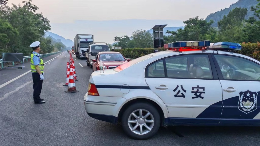 注意绕行！24日起 成名高速（邛名段）部分路段将封路施工