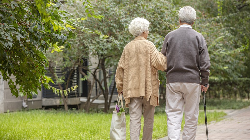 我国首部“银发经济”政策文件出台 让老年人安享幸福晚年