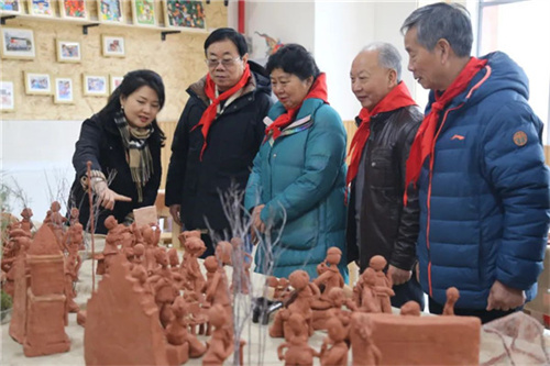 来宾们参观学校照片6.jpg