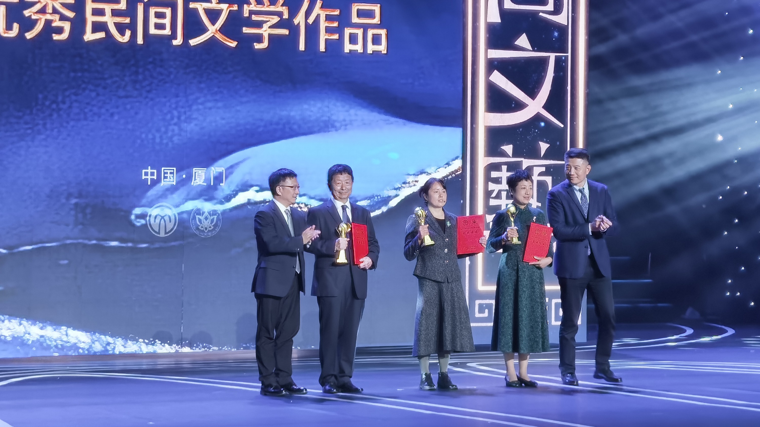 成都市民间文艺家卢树盈荣获中国民间文艺山花奖