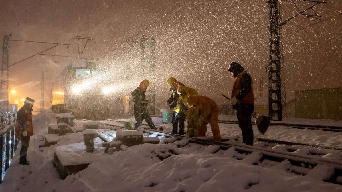 受大范围降雪影响 南方地区部分列车停运或降速
