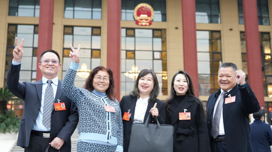 首次！5位台胞来开四川省人代会啦