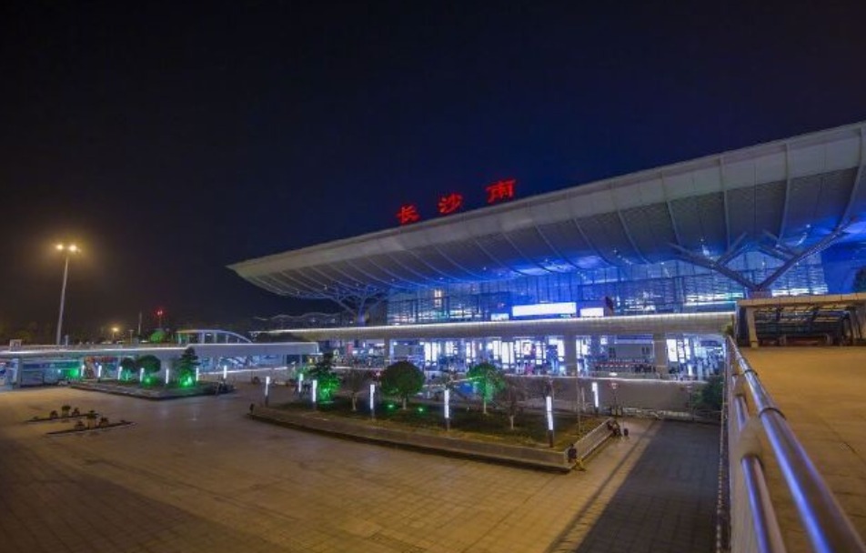长沙南站就凌晨3点不让进候车厅致歉：调整为24小时提供服务