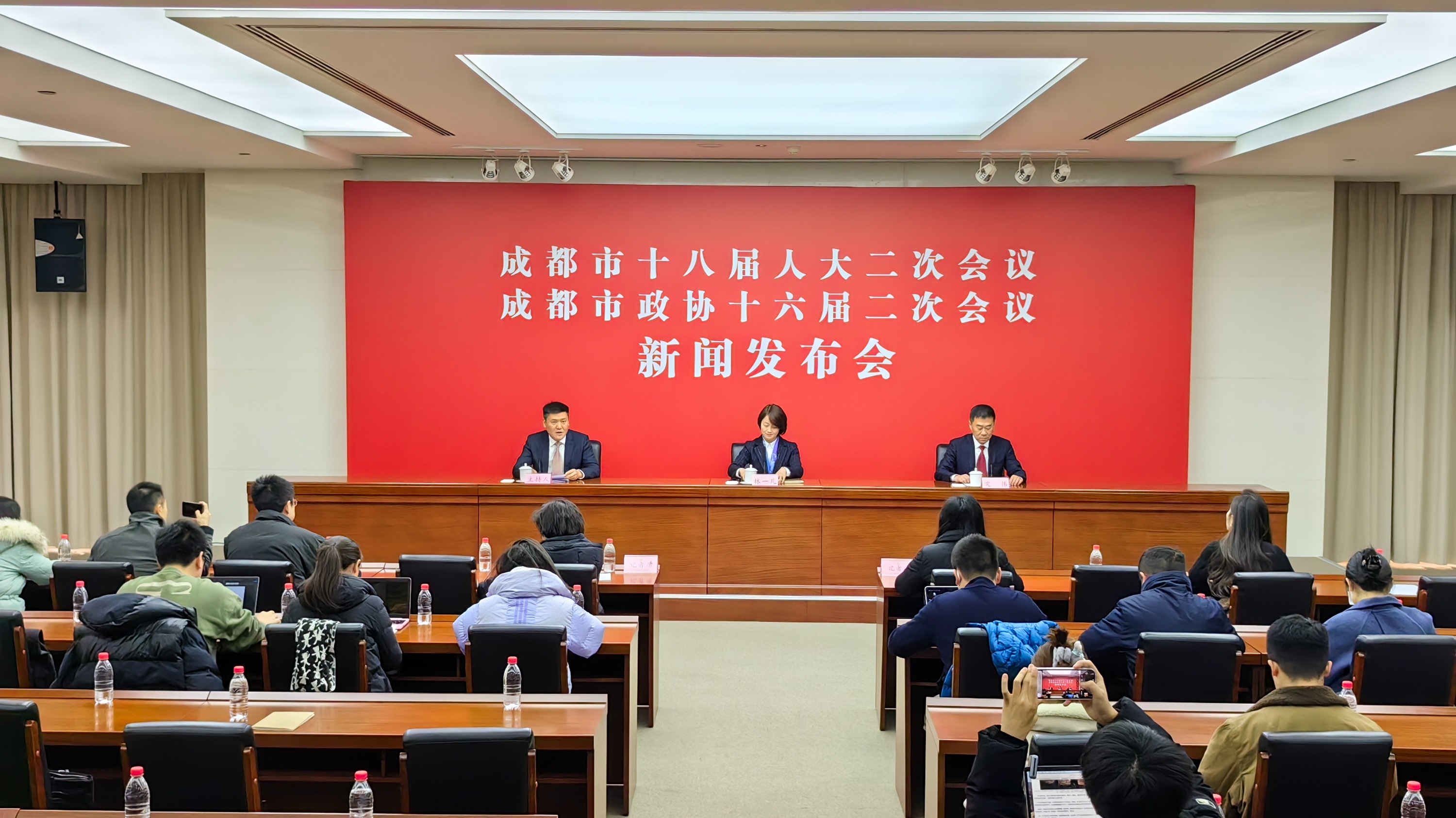2024年成都市两会新闻发布会召开，有这些要点