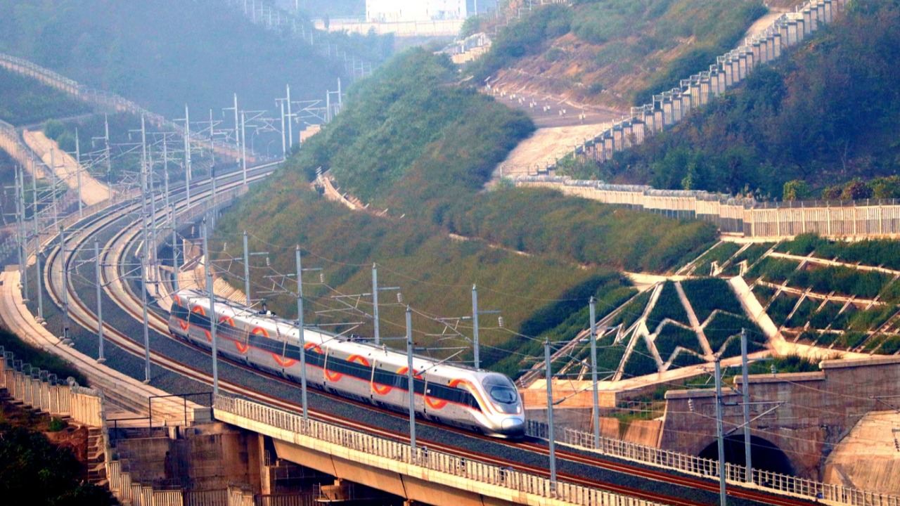 成自宜高铁开通满月 发送旅客近百万人次