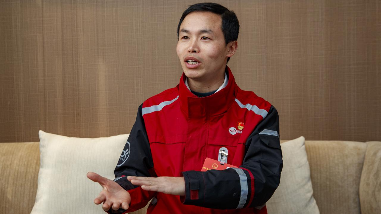 他用清唱把一线声音“快递”到省两会