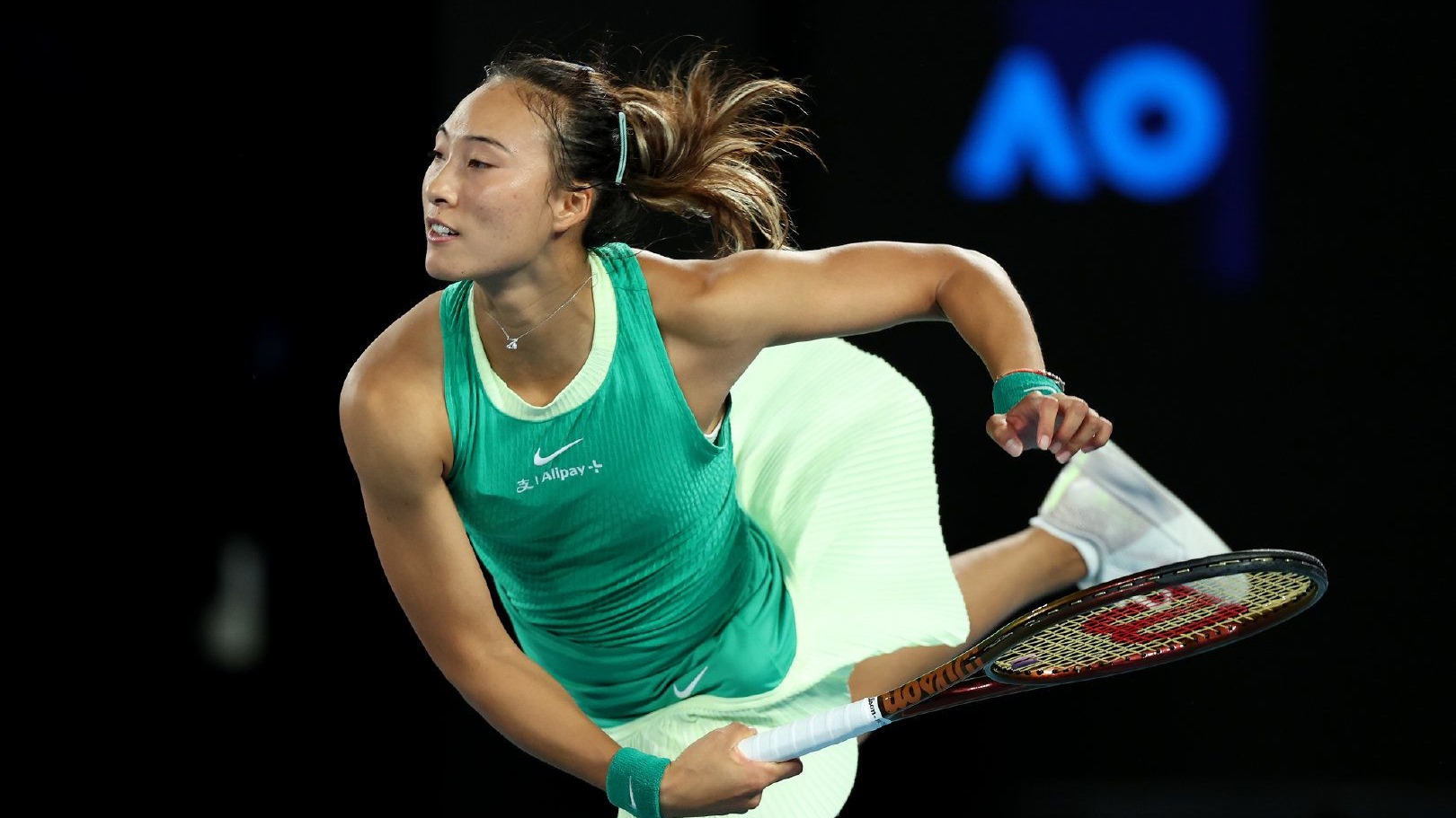 郑钦文十年逐梦获澳网女单亚军 继续磨砺 未来可期！