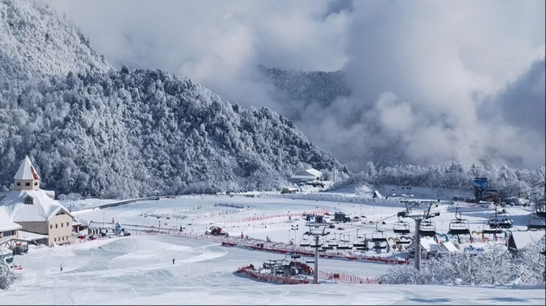 春运遭遇雨雪冰冻天气 如何应对保出行？专家解读