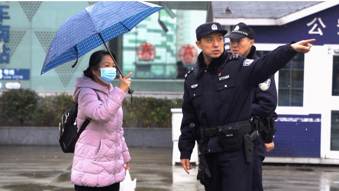 迎“春”色 “运”思念 护平安！成都高新公安全力护航春运