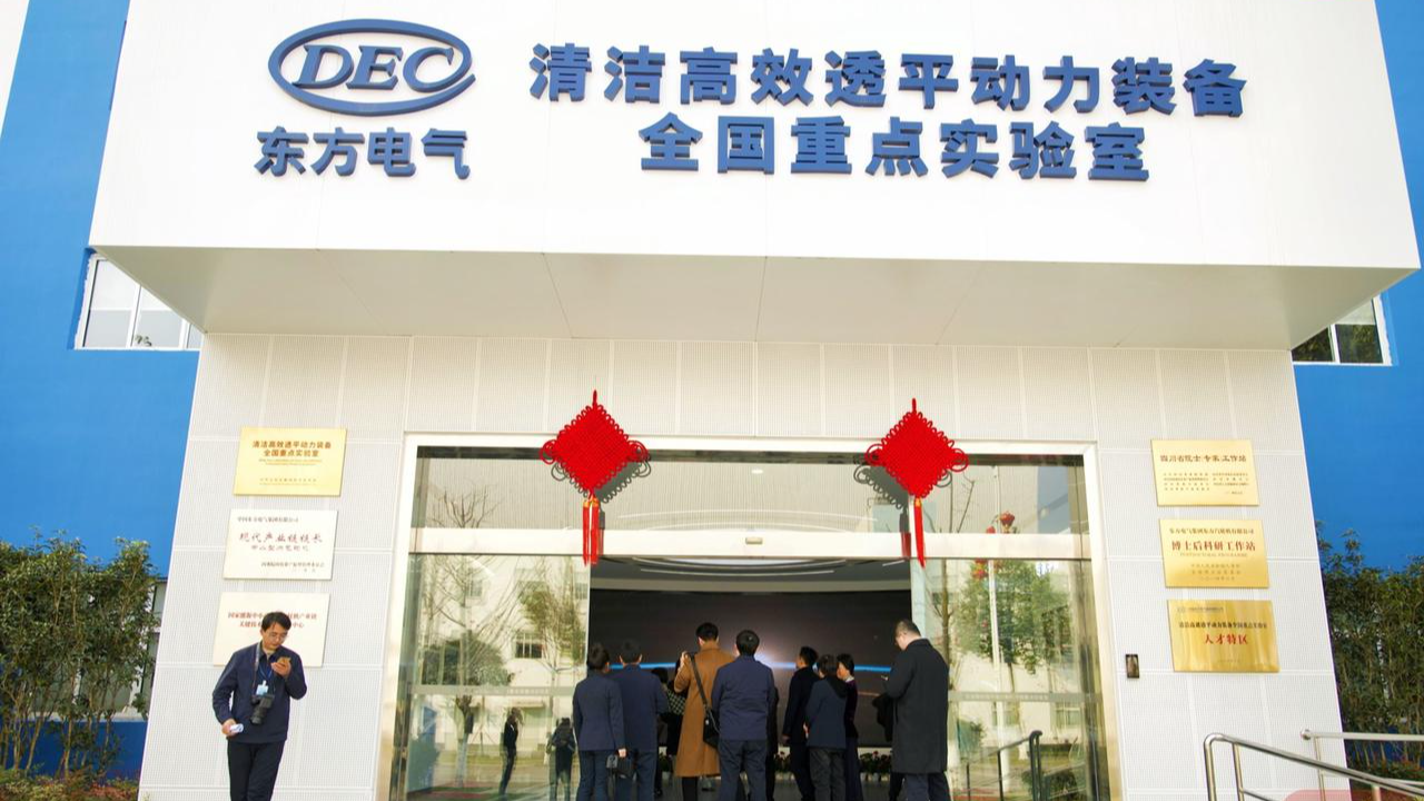 万千气象看四川丨业内首个叶片加工黑灯工厂有啥奥秘？