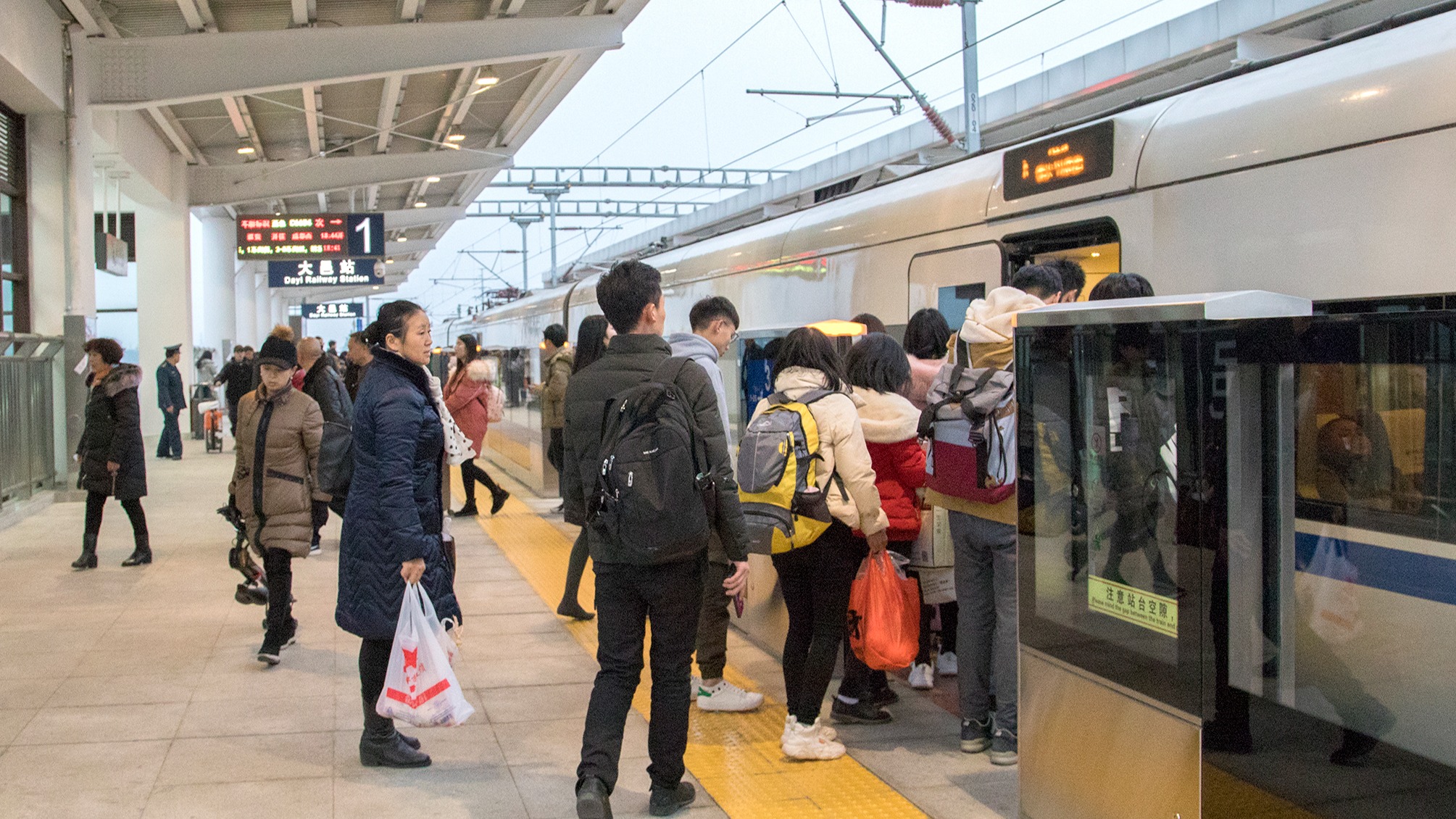 受雨雪冰冻天气影响 21日武汉这些列车停运 多趟从成都出发