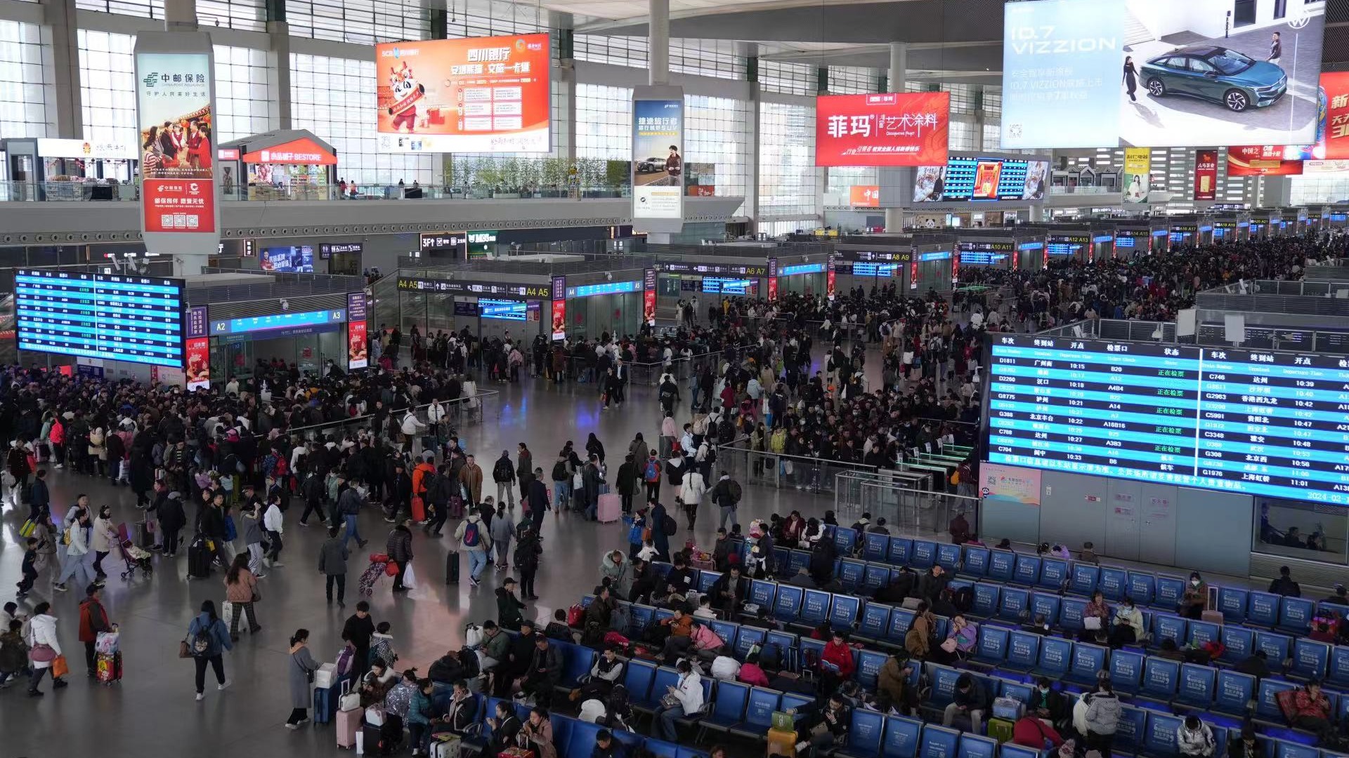 累计发送旅客超千万 春节假期成铁单日客流创历史新高