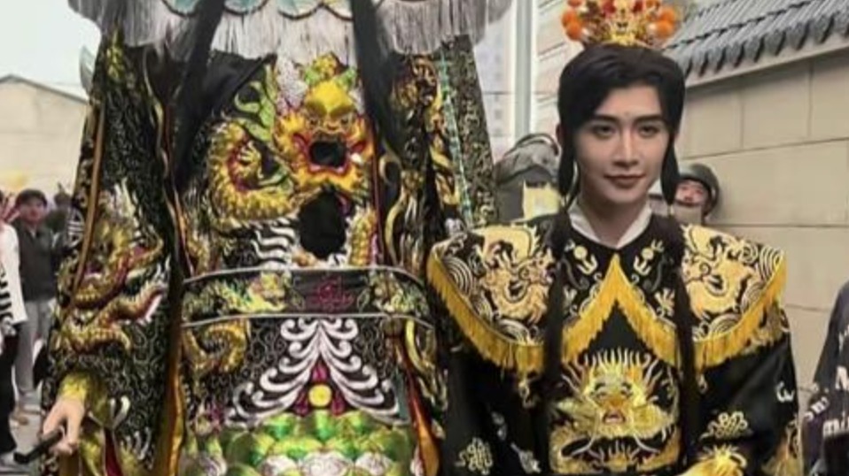 在游神活动中扮神像引众怒 男网红道歉并承认未被当地文旅部门邀请