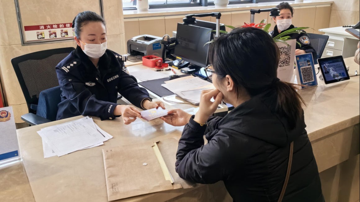 聚焦“三个点”！成都武侯公安有效应对户籍新政首日办证高峰