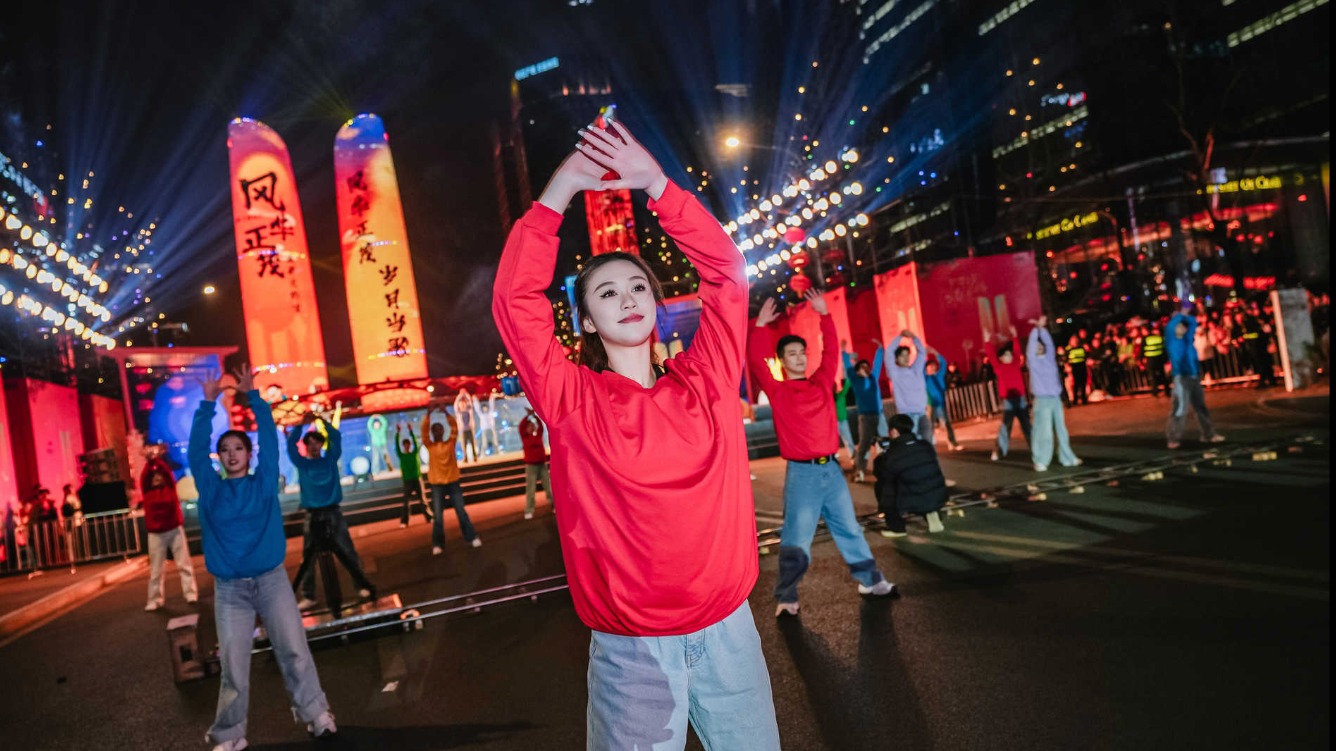 看度深观察｜城市舞台 青春主角 幸福命题 元宵夜成都的别样浪漫