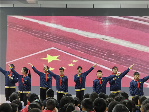 表演《少年中国说》.jpg