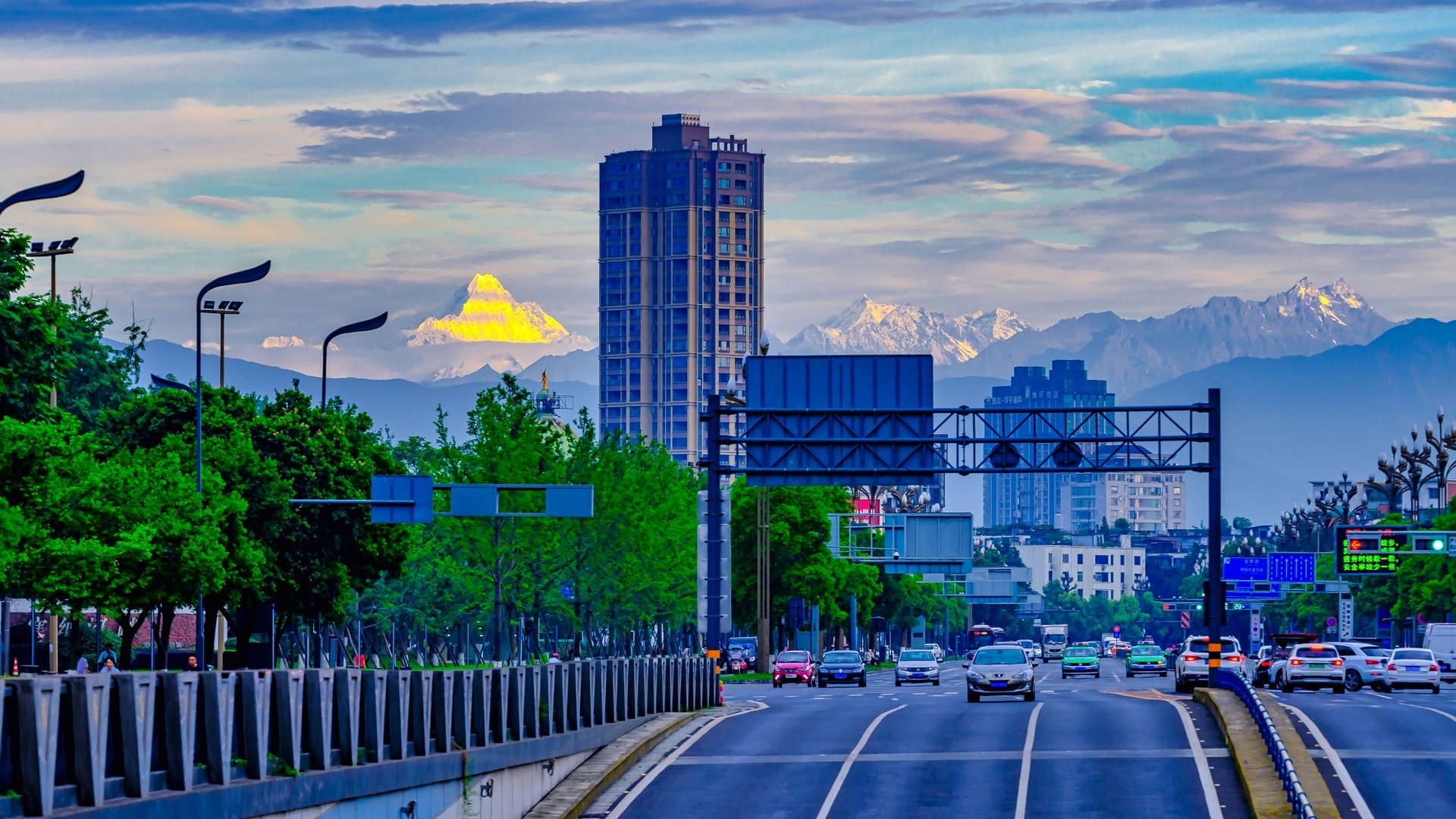 一案一警示 | 路口行车需谨慎，减速慢行多观察