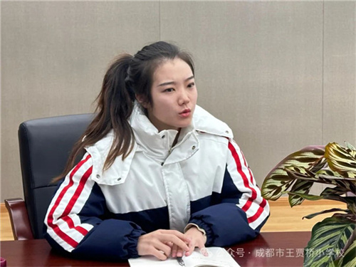 郭佳彤老师讲话照片.jpg
