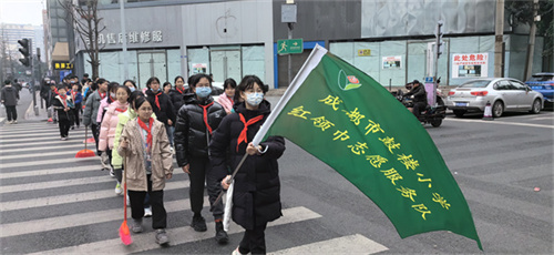 鼓楼小学党团队志愿者走进社区开展学雷锋志愿服务1.jpg