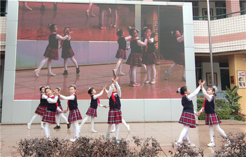 图四舞蹈照片(2).jpg