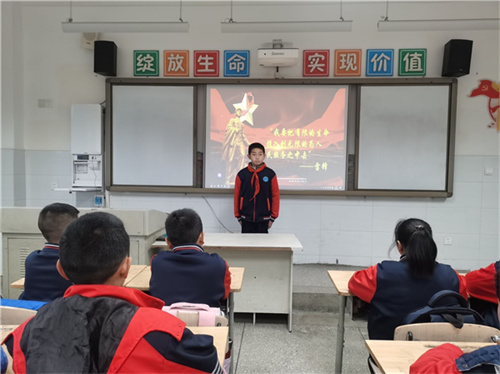 讲雷锋故事.jpg