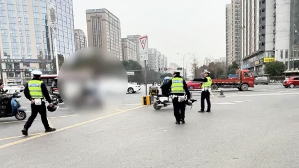 文明交通你我同行 成都交警开展电动自行车违法行为整治行动
