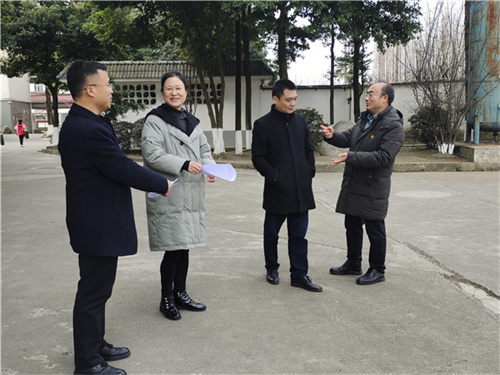 考察校园环境(4).jpg