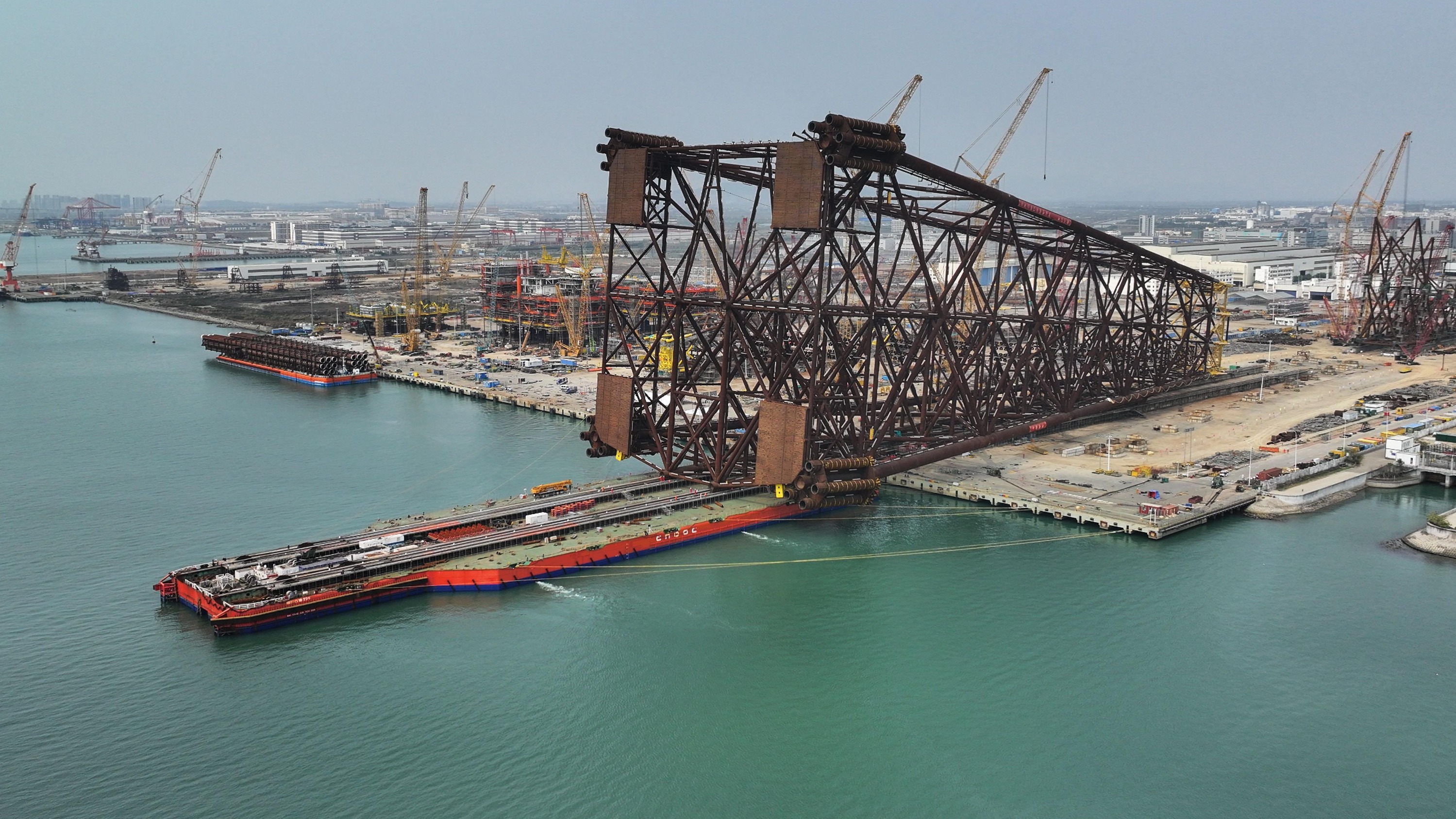 亚洲第一深水导管架“海基二号”建造完工 工程刷新多项亚洲纪录